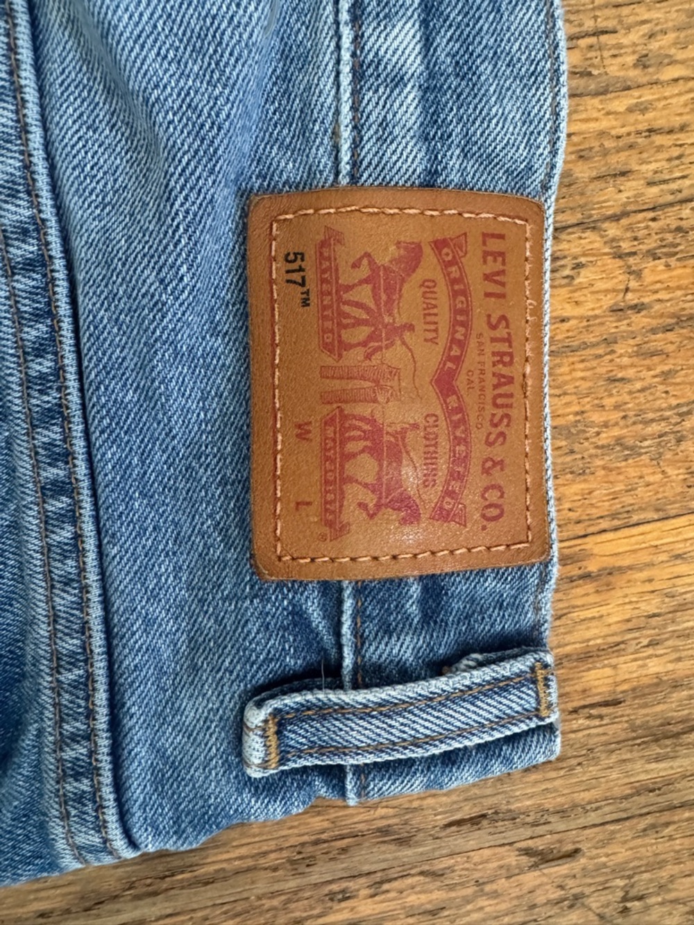 Levi's 517 Blue Denim Jeans with Leather Patch - Picture 3 of 4